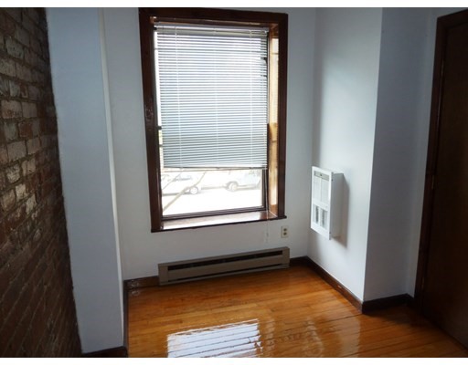 32 Queensberry St, Fenway