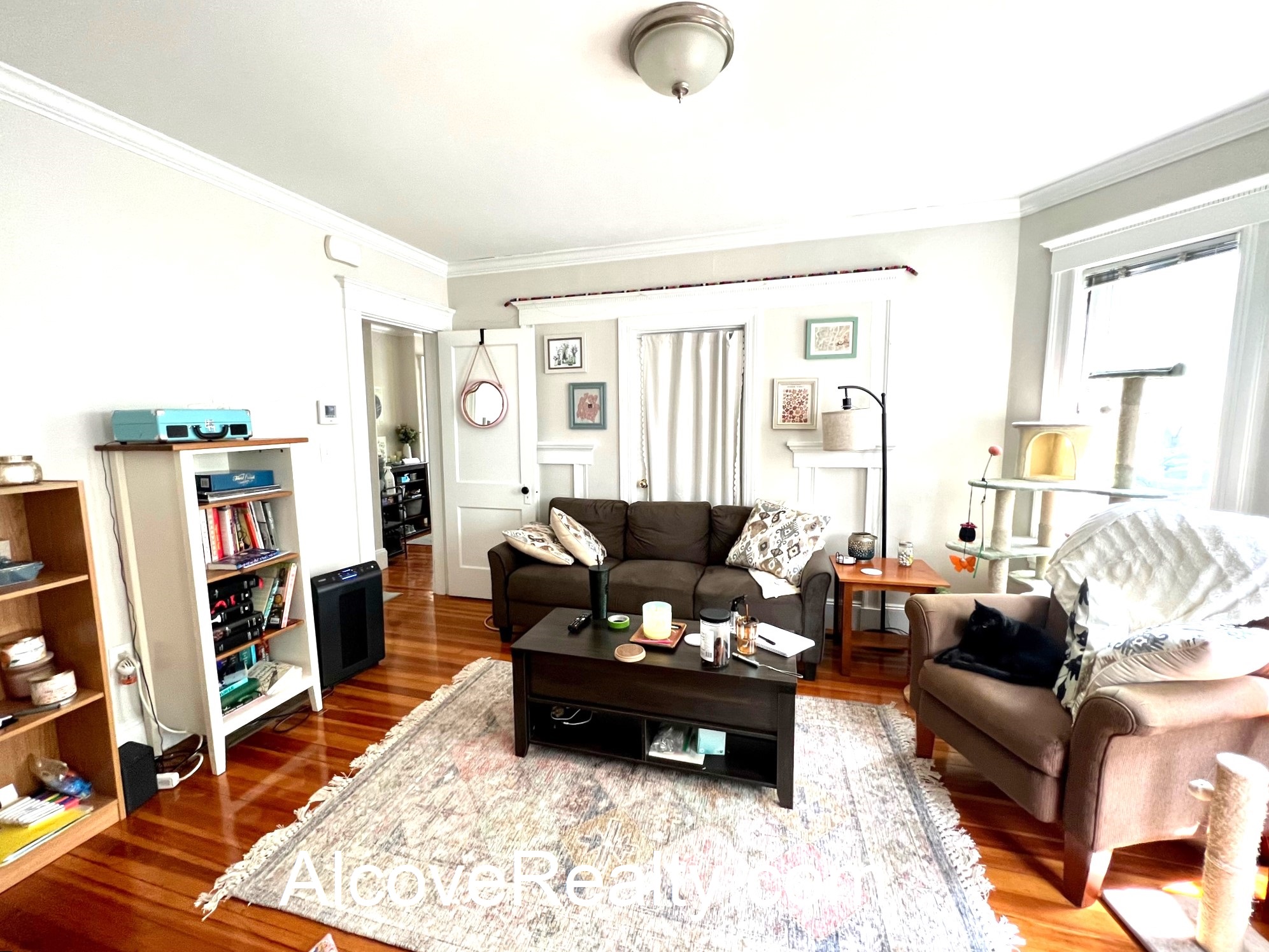 34 Leonard St, Davis Square