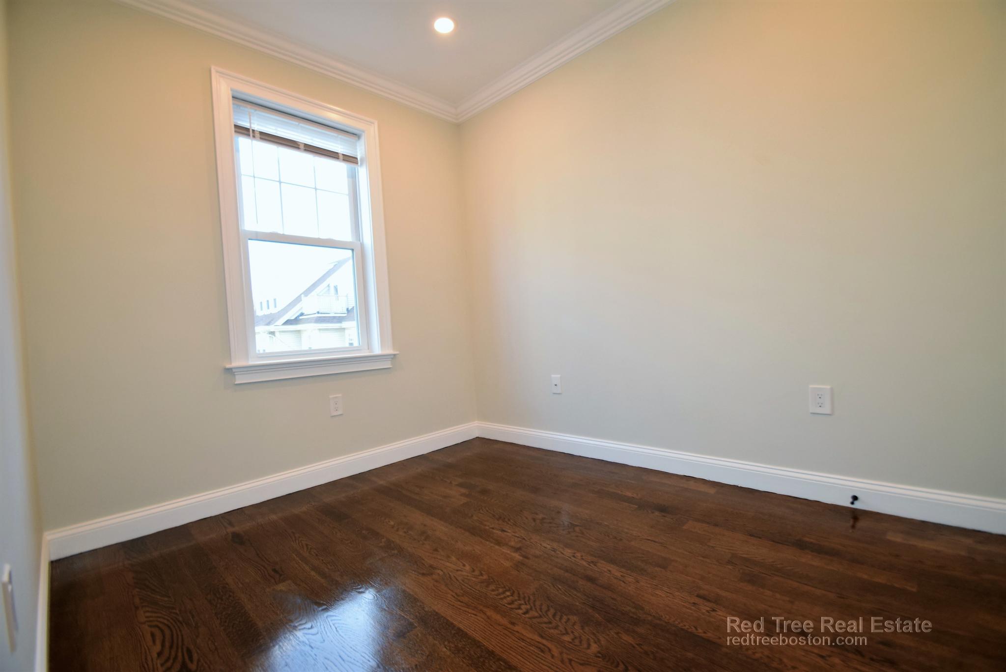 490 Washington St, Brighton