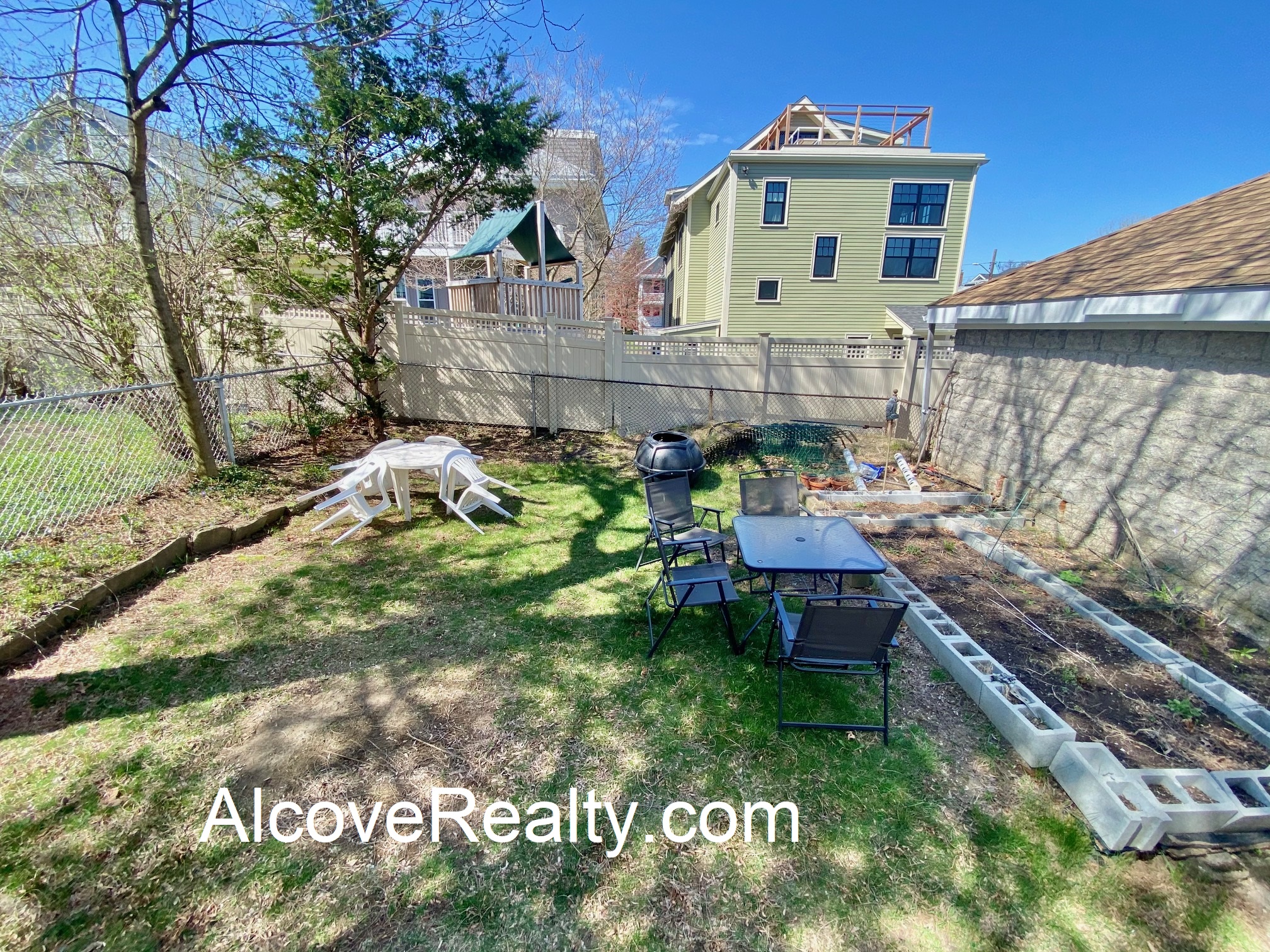 40 Alfred Rd, Arlington