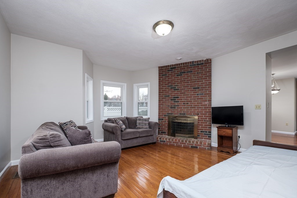 4 Orchard St, Newton