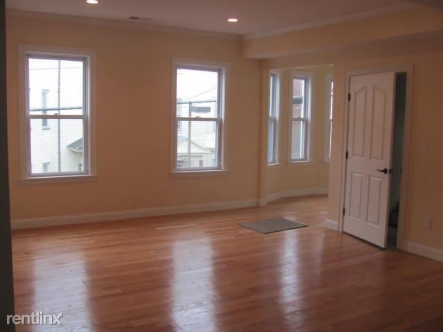 20 Armstrong St, Jamaica Plain