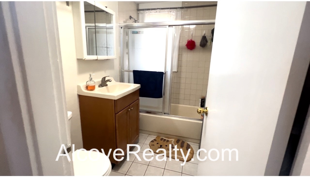 24 Burnham St, Tufts