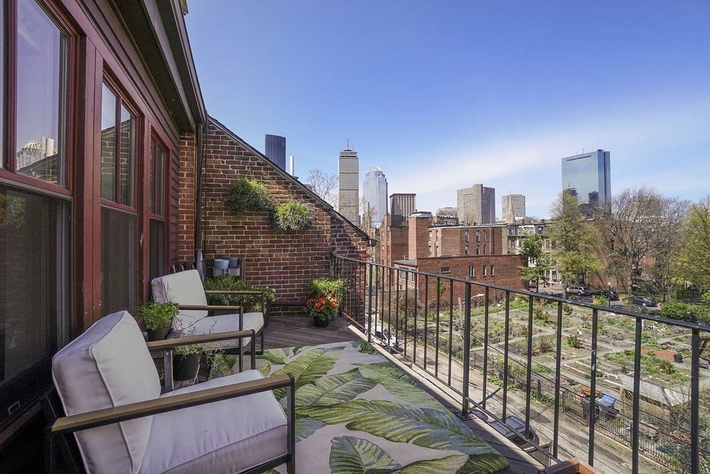 201 W Springfield St, South Boston