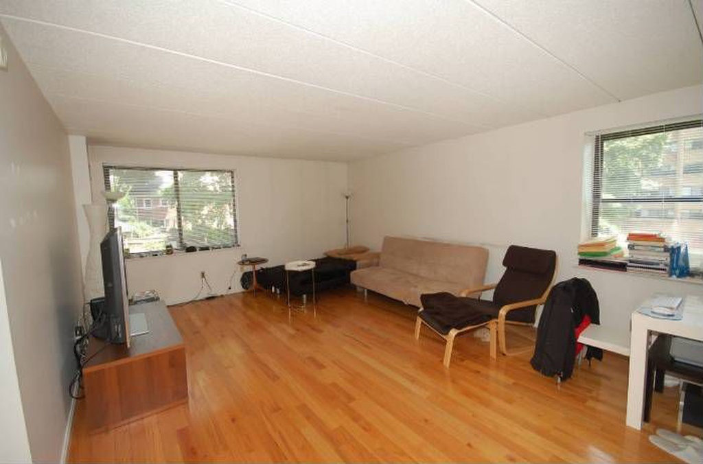 1933 Commonwealth Ave, Brighton