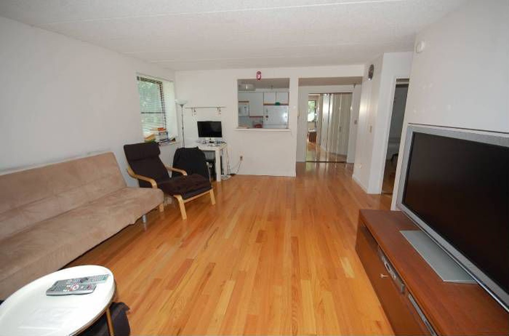 1933 Commonwealth Ave, Brighton