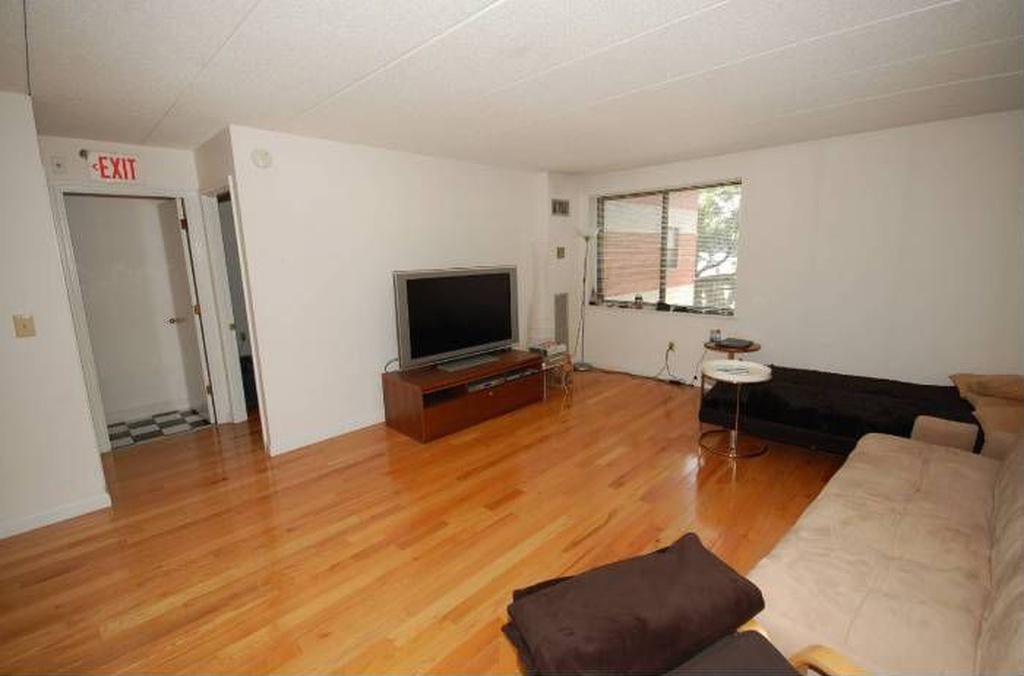 1933 Commonwealth Ave, Brighton