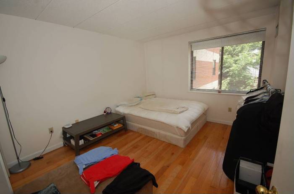 1933 Commonwealth Ave, Brighton