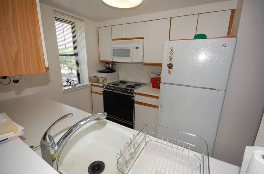 1933 Commonwealth Ave, Brighton