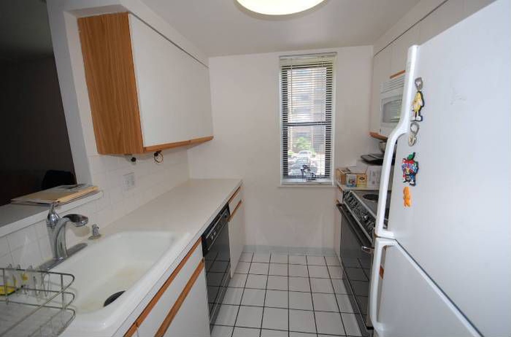 1933 Commonwealth Ave, Brighton