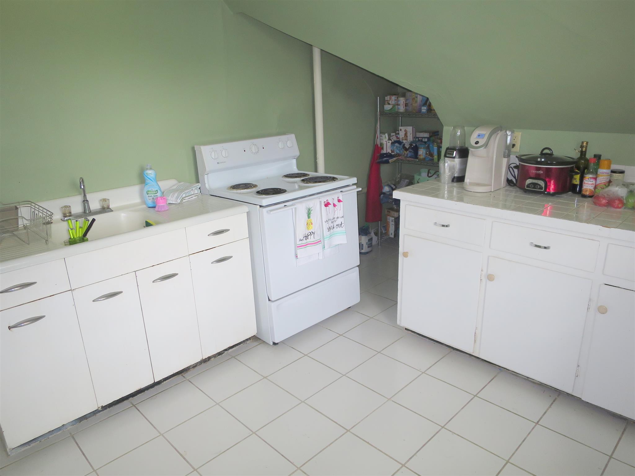 81 College Ave, Davis Square