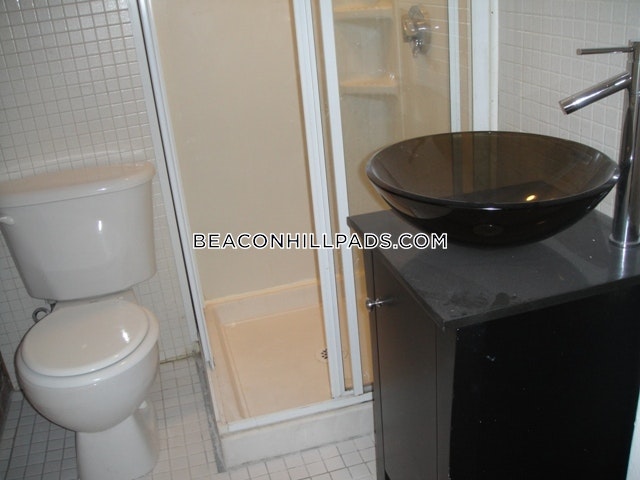 32 Irving St, Beacon Hill