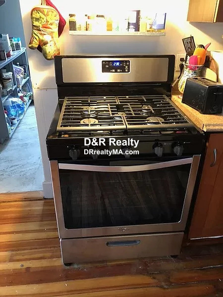 202 Elm St, Cambridgeport