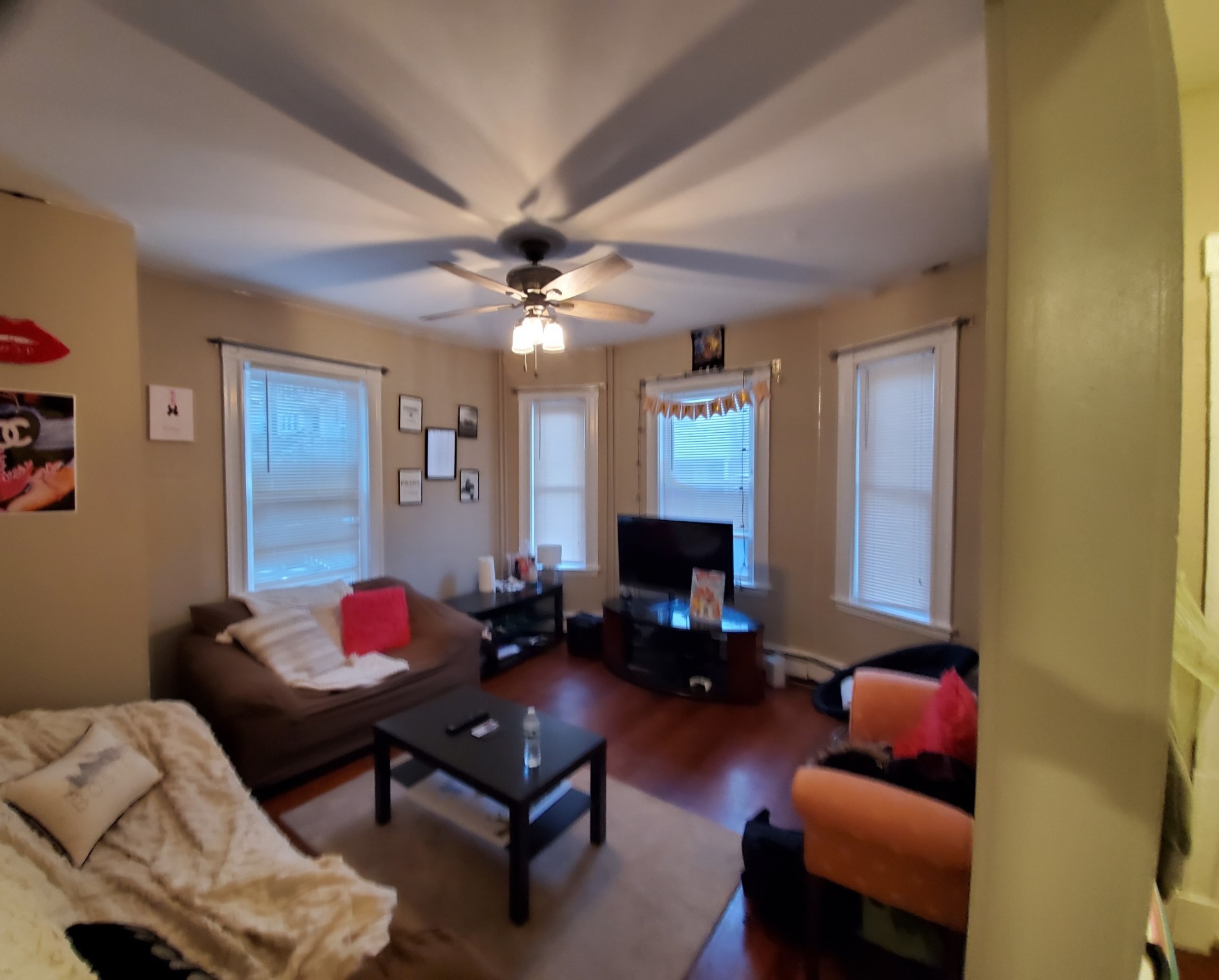 8 Sunset St, Mission Hill