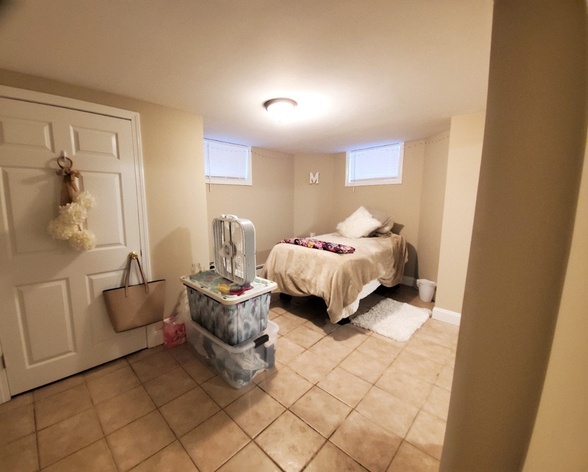 8 Sunset St, Mission Hill