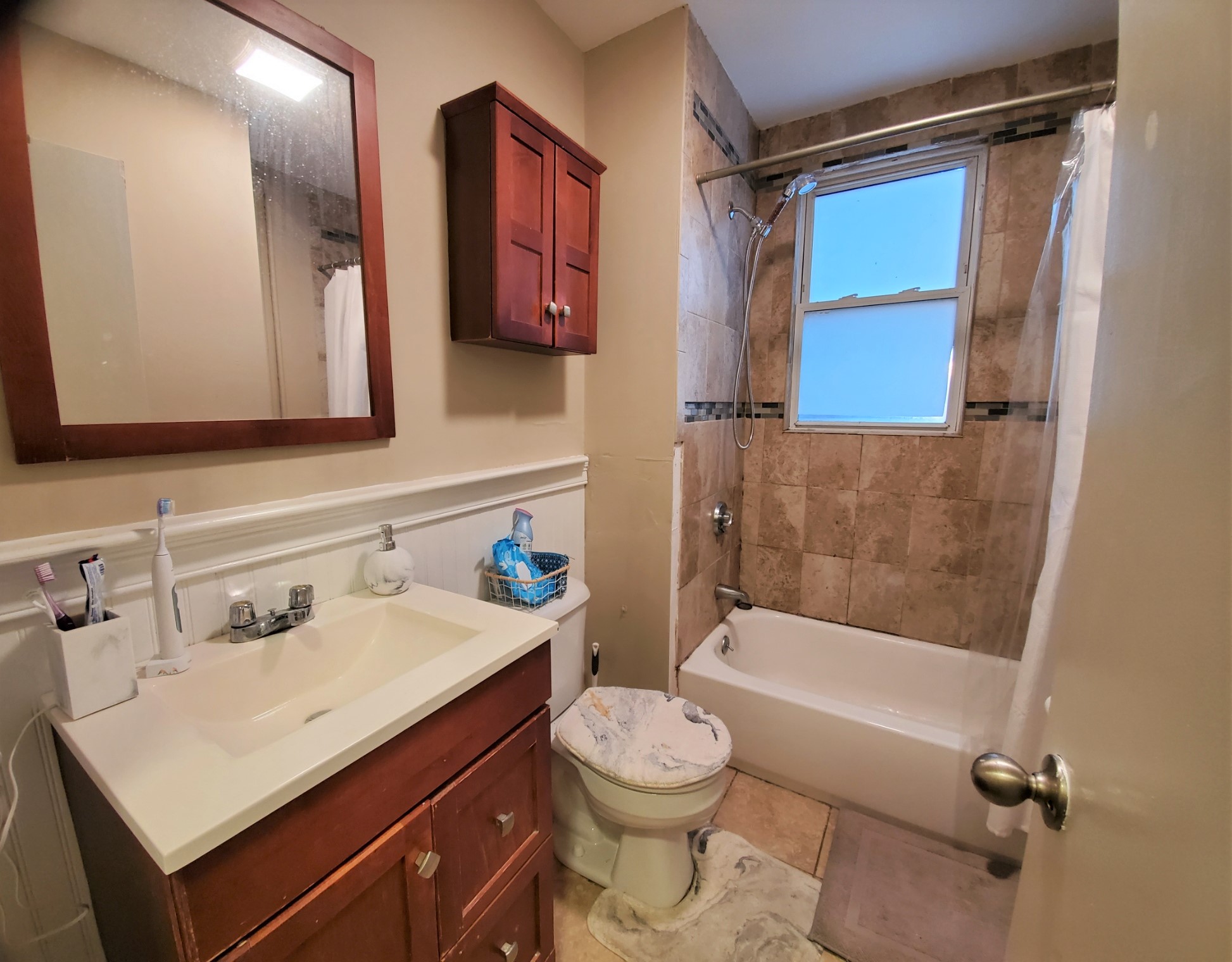 8 Sunset St, Mission Hill