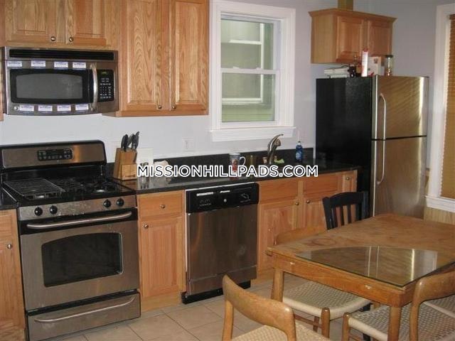 59 Hillside St, Mission Hill