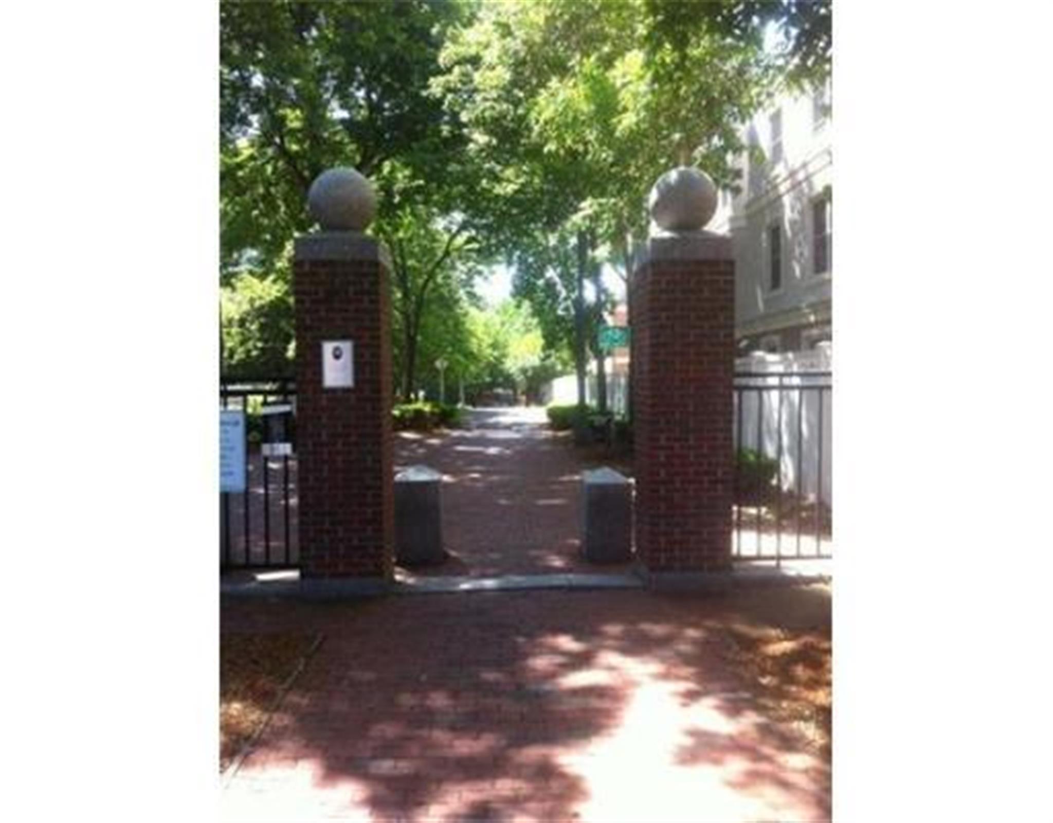 2440 Massachusetts Ave, North Cambridge