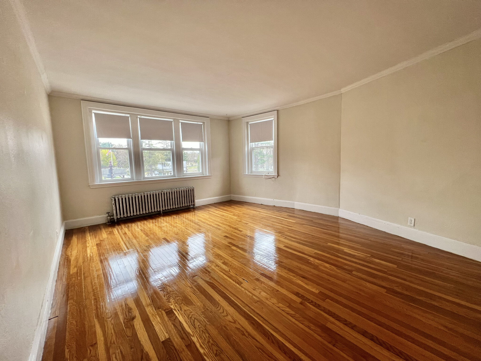 2045 Commonwealth Aven, Brighton