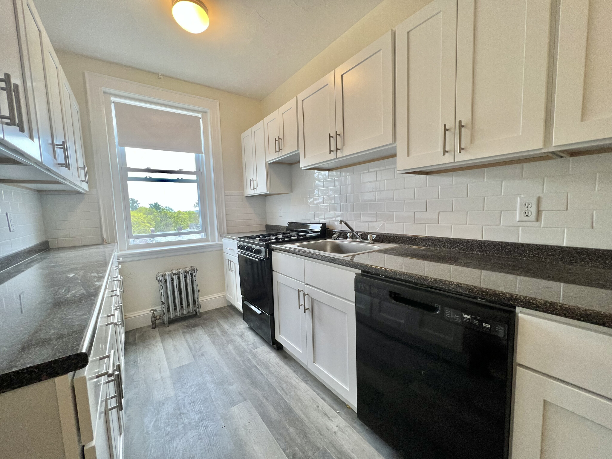 2045 Commonwealth Aven, Brighton