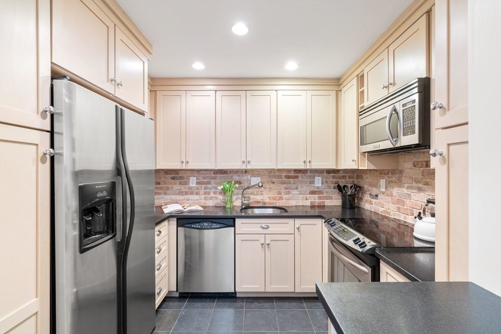 30 Hancock St, Beacon Hill