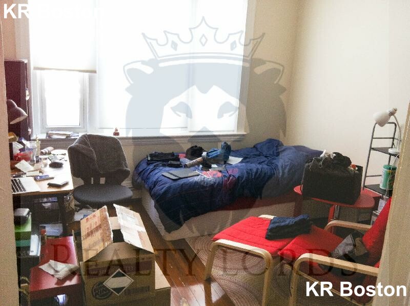 208 Winthrop Rd, Brookline Hills