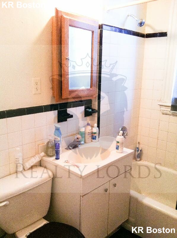 208 Winthrop Rd, Brookline Hills