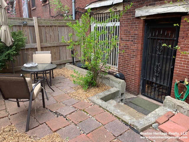 240 Marlborough St, Back Bay