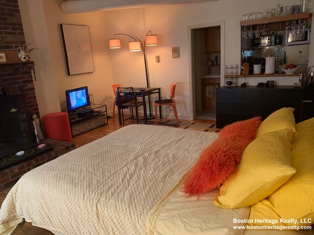 240 Marlborough St, Back Bay