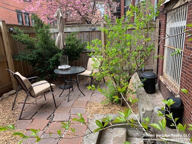 240 Marlborough St, Back Bay