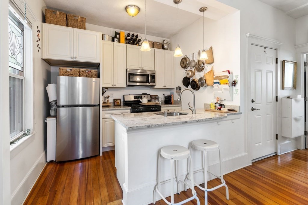 21 Wall St, Medford Street / The Neck