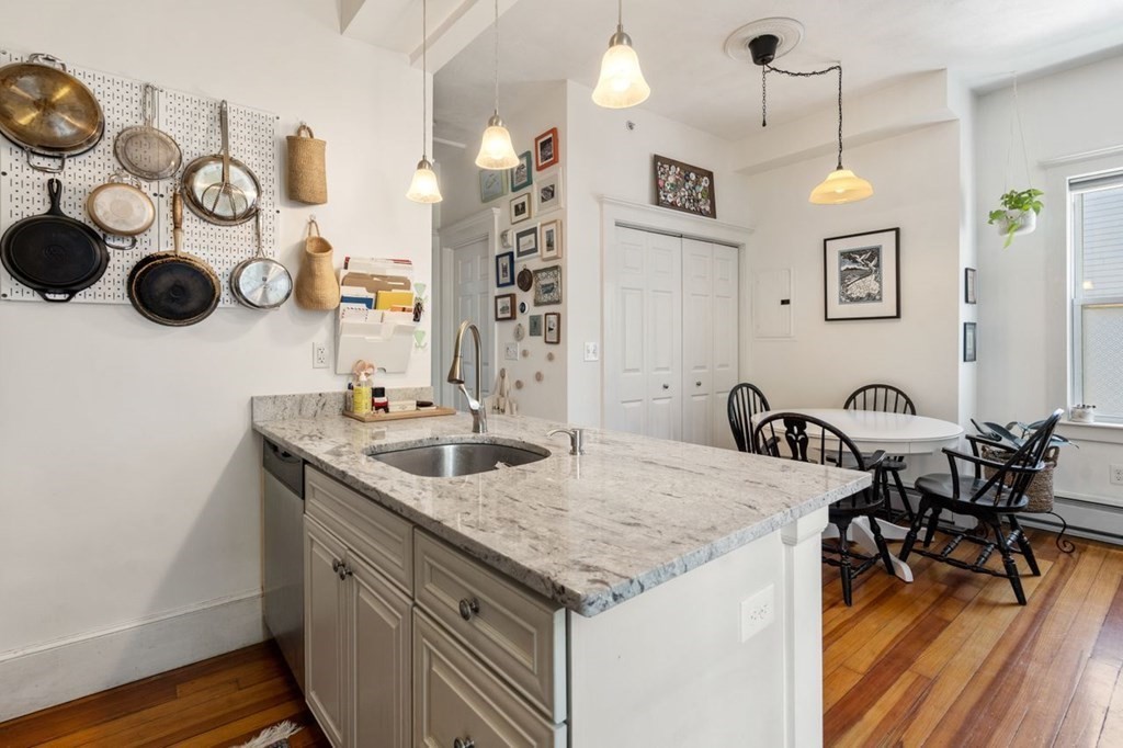 21 Wall St, Medford Street / The Neck