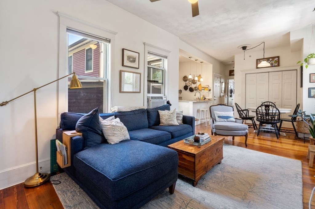 21 Wall St, Medford Street / The Neck