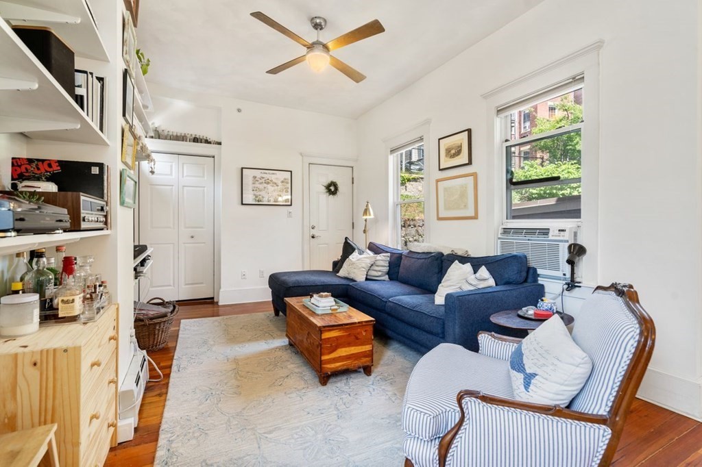 21 Wall St, Medford Street / The Neck