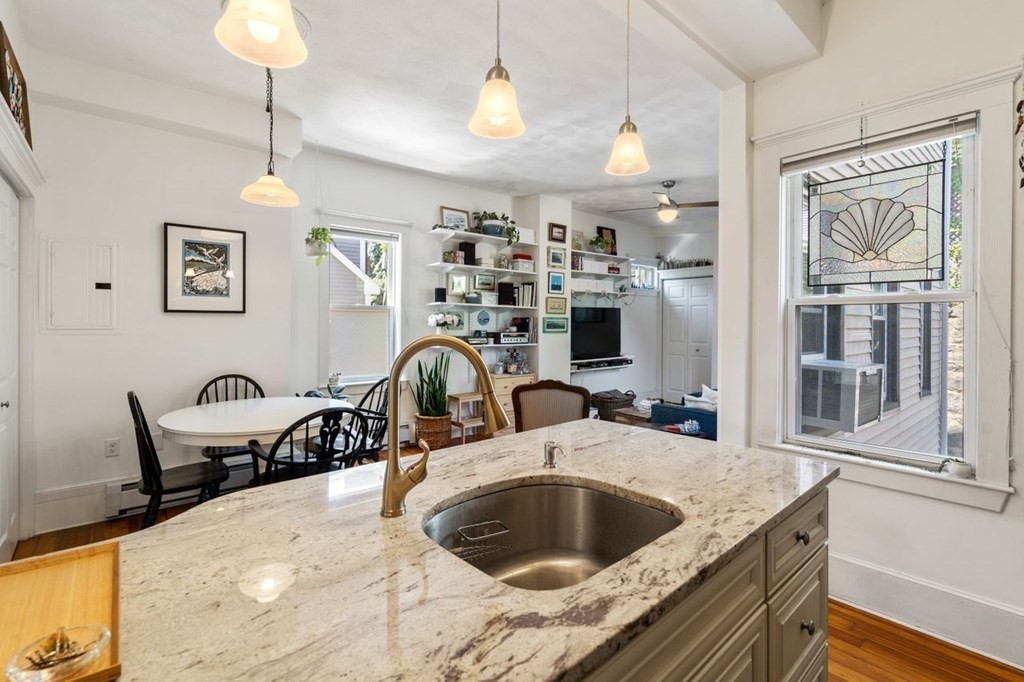 21 Wall St, Medford Street / The Neck