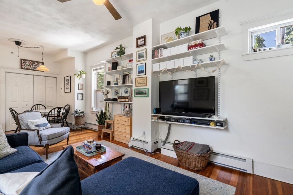 21 Wall St, Medford Street / The Neck