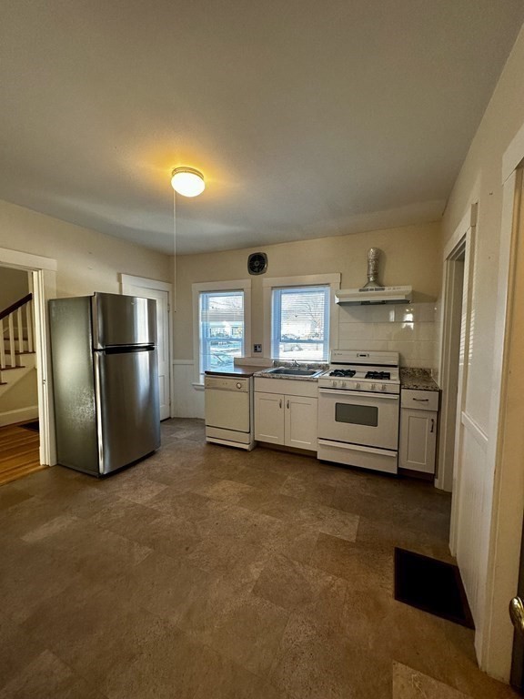 84 Adams Ave, Newton