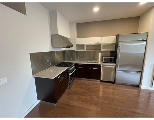 88 Kingston St, Downtown