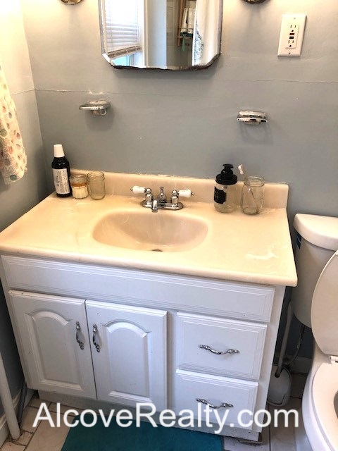 66 Simpson Ave, Tufts