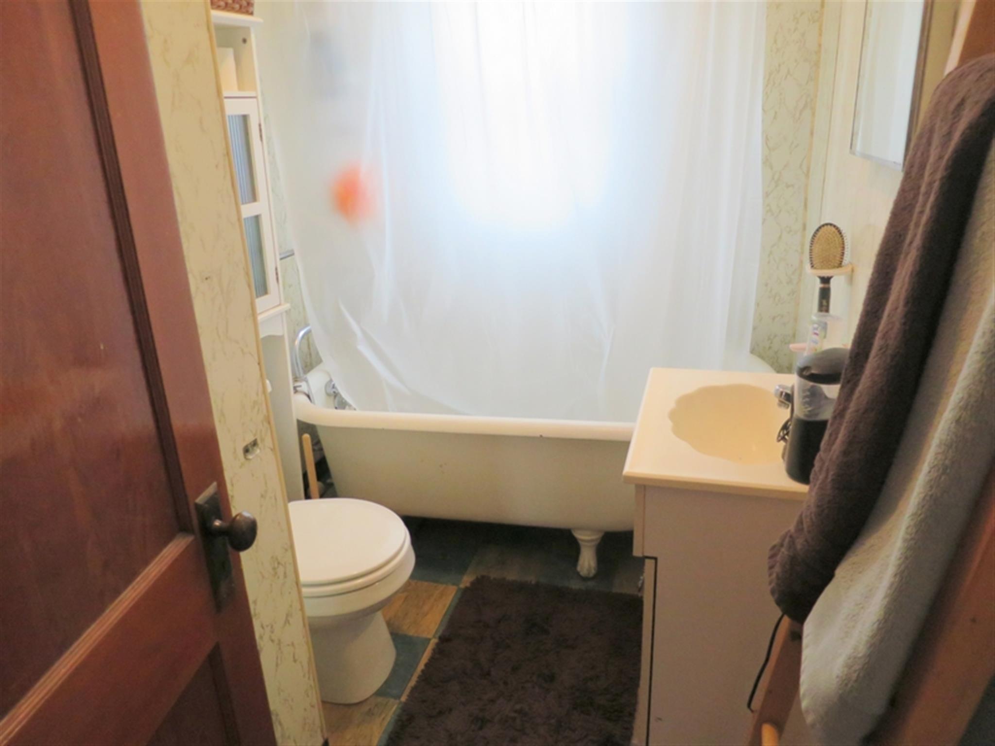 4 Edgar Ct, Winter Hill