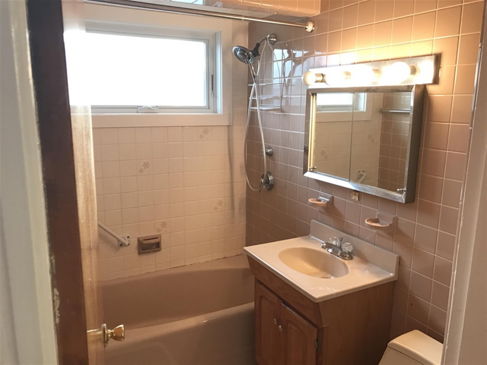 83 Adams St, Medford