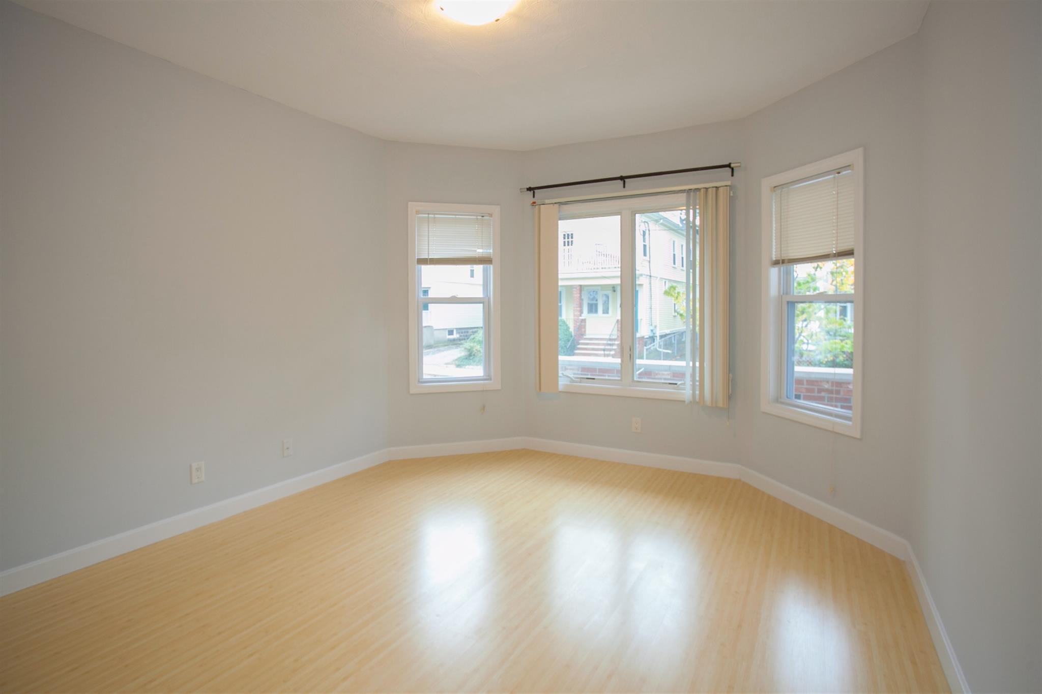 33 Bromfield Rd, Tufts