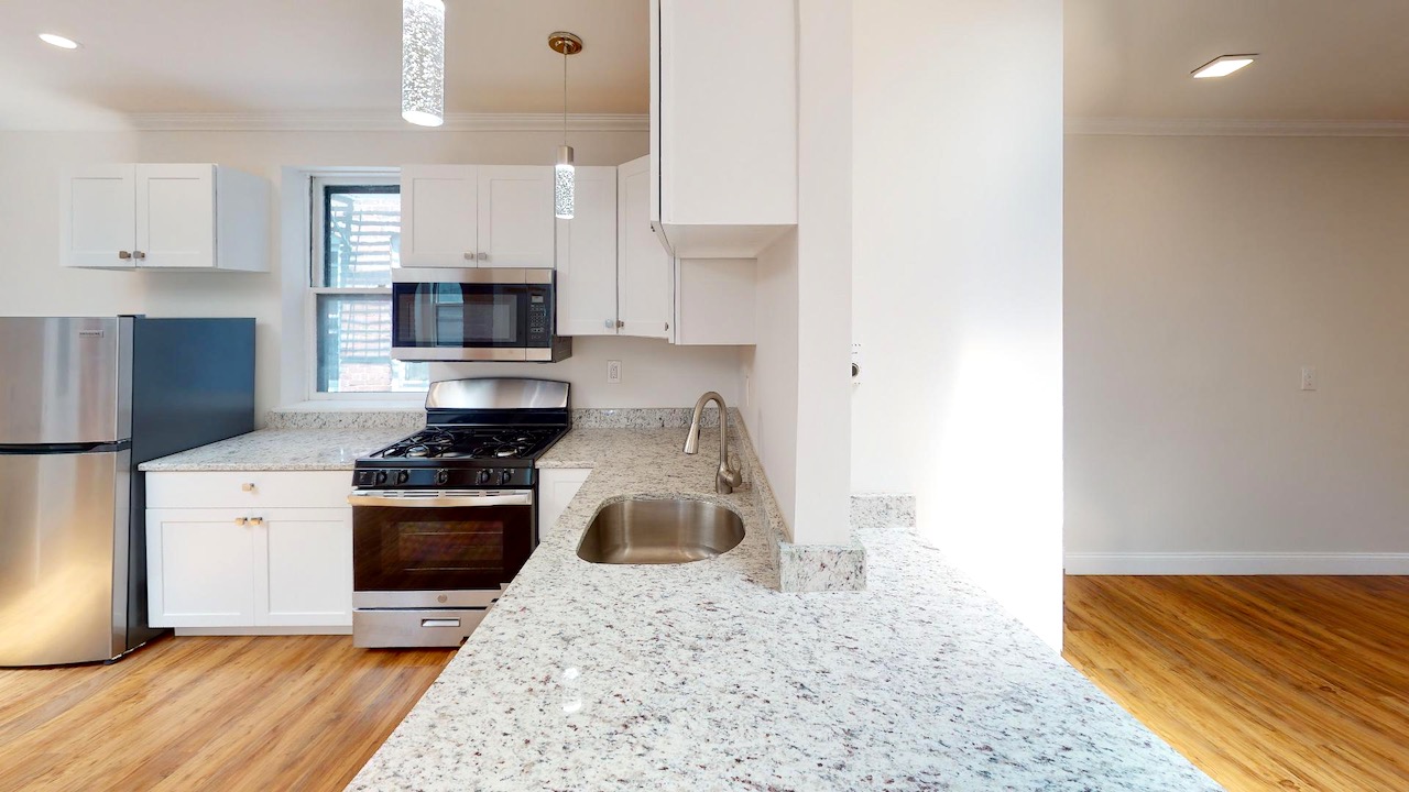 216 Hanover St, North End