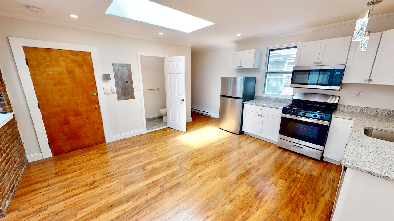 216 Hanover St, North End