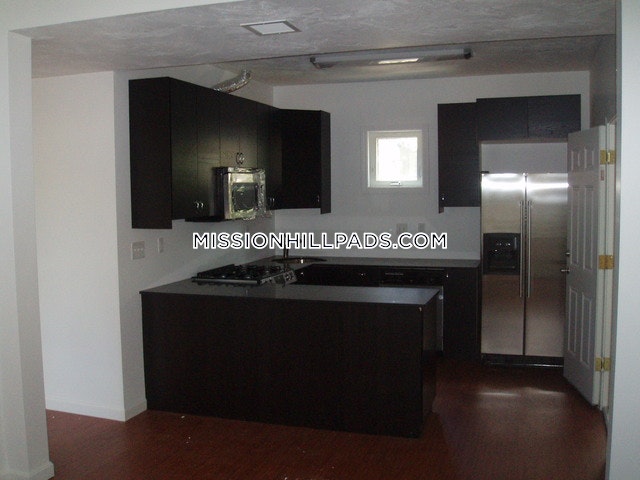 93 Hillside St, Mission Hill