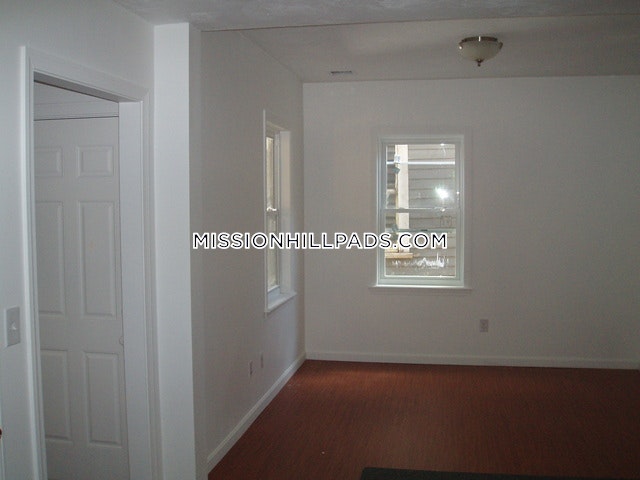 93 Hillside St, Mission Hill