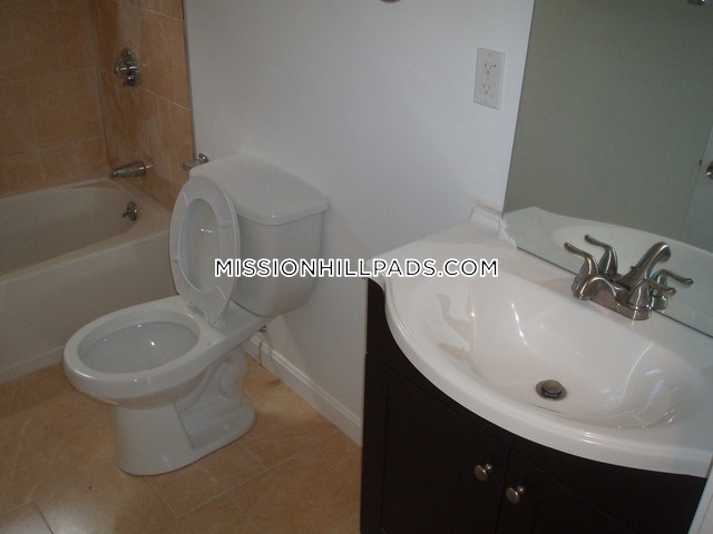 93 Hillside St, Mission Hill