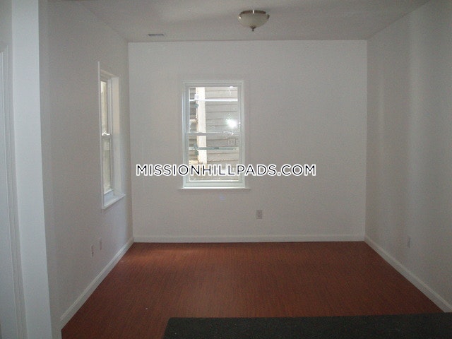 93 Hillside St, Mission Hill