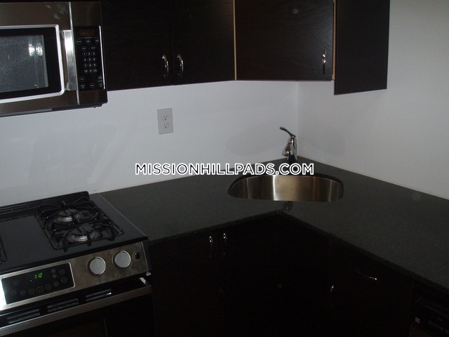 93 Hillside St, Mission Hill