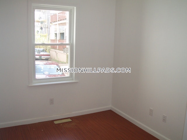 93 Hillside St, Mission Hill